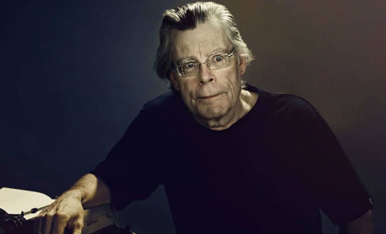 stephen king with a typewriter for stephen king books in order