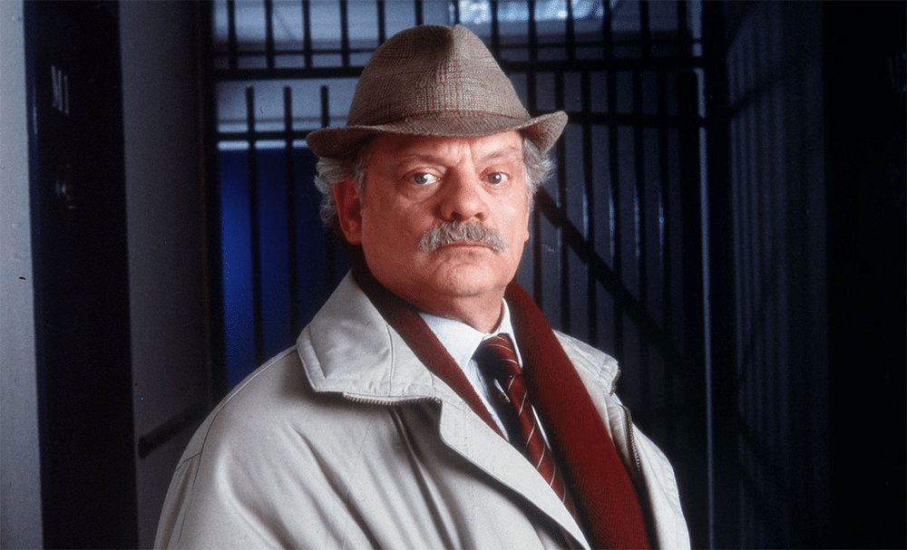 david jason stars as frost in itv's crime drama, based on the jack frost books by r d wingfield
