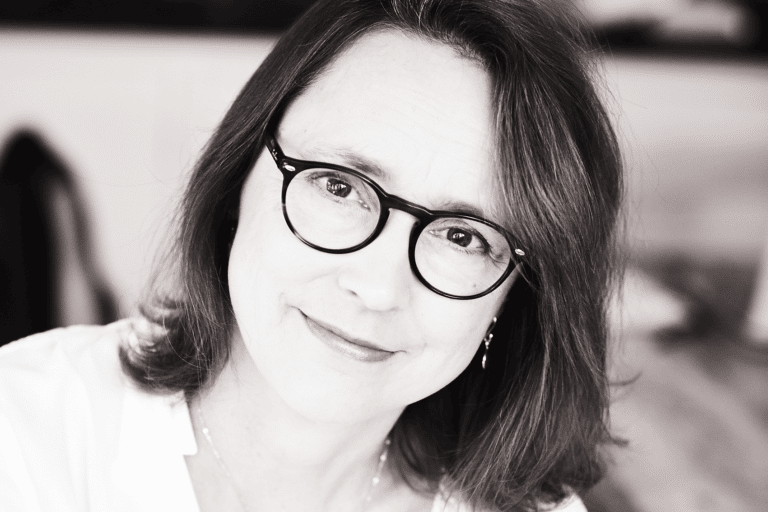 Photo of author Emma Curtis. See all Emma Curtis books in order below.