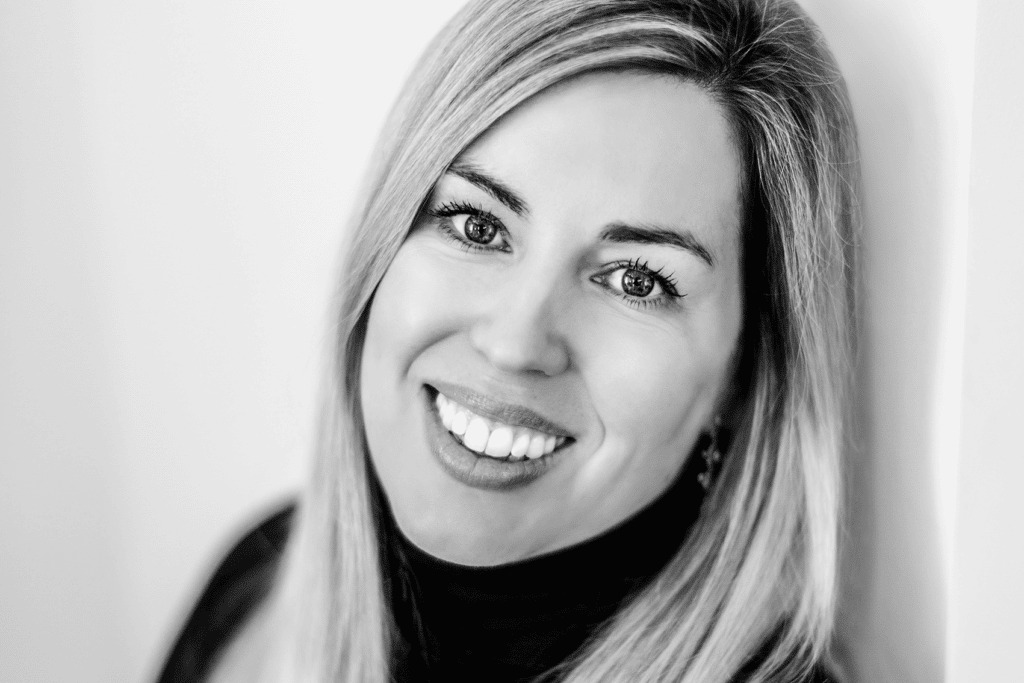 Photo of Sarah Pearse, author of the DS Elin Warner books. See all the Elin Warner books in order below.