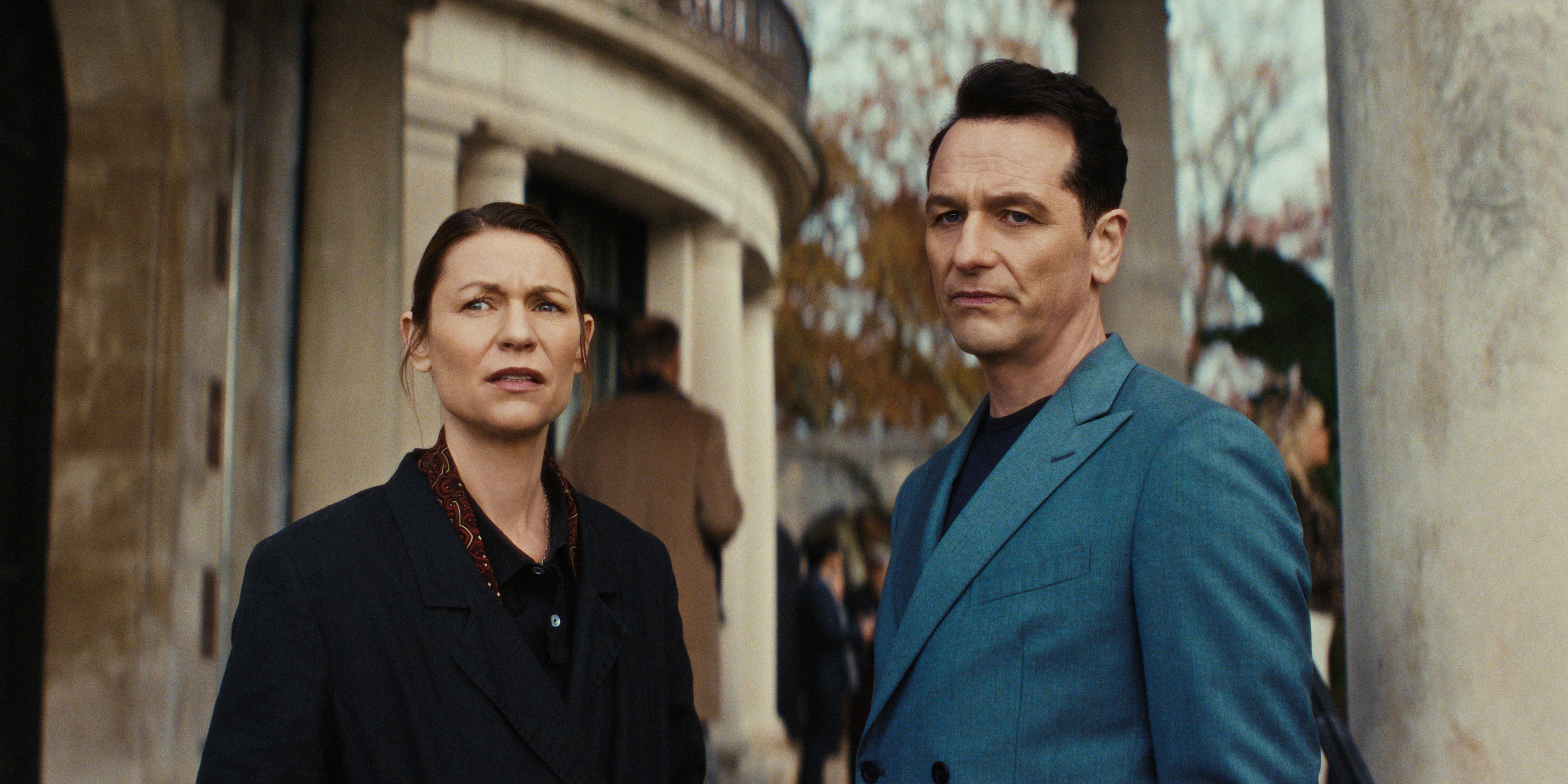 Claire Danes as Aggie Wiggs and Matthew Rhys as Nile Jarvis in The Beast in Me. Credit: Netflix.